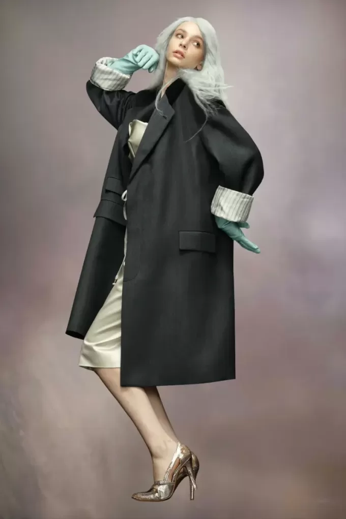 abrigo de lana en proceso de elaboración