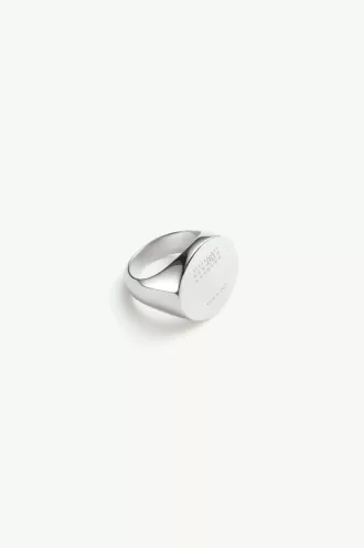Anillo ovalado numérico de Maison Margiela
