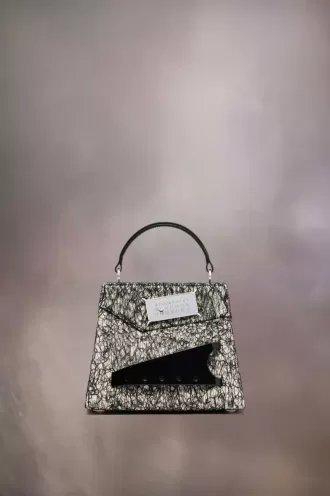 Bolso pequeño arrebatado