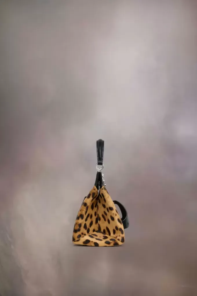 Bolso pequeño arrebatado