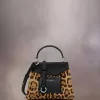 Bolso pequeño arrebatado