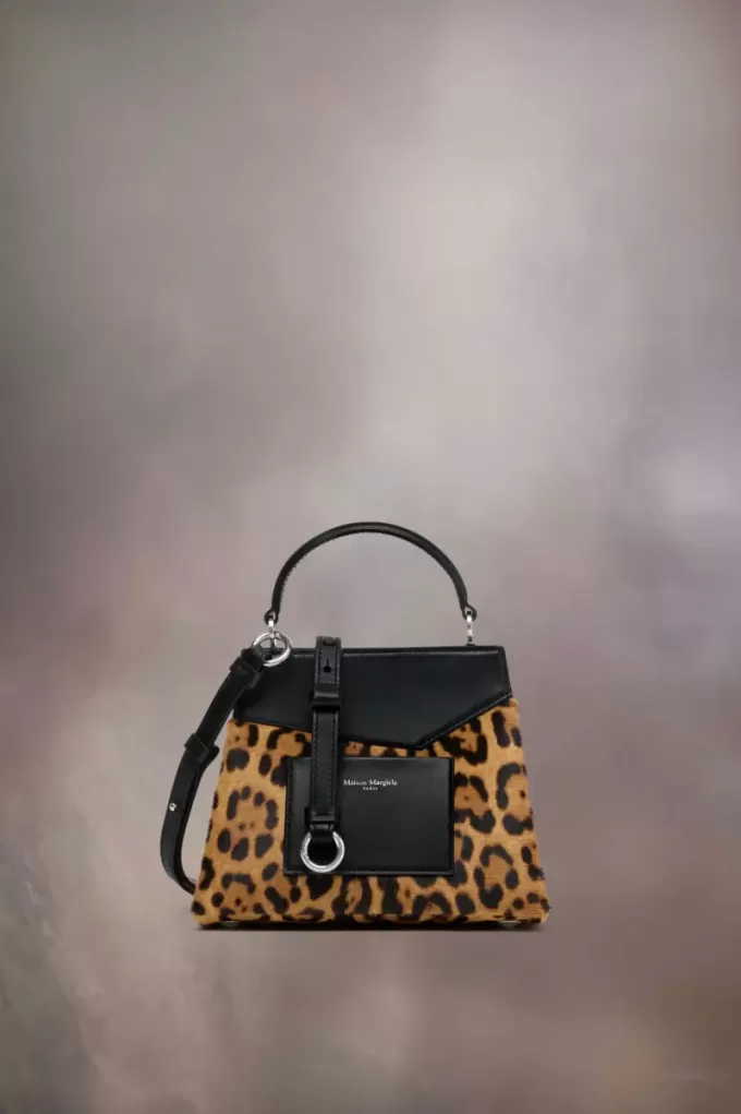 Bolso pequeño arrebatado