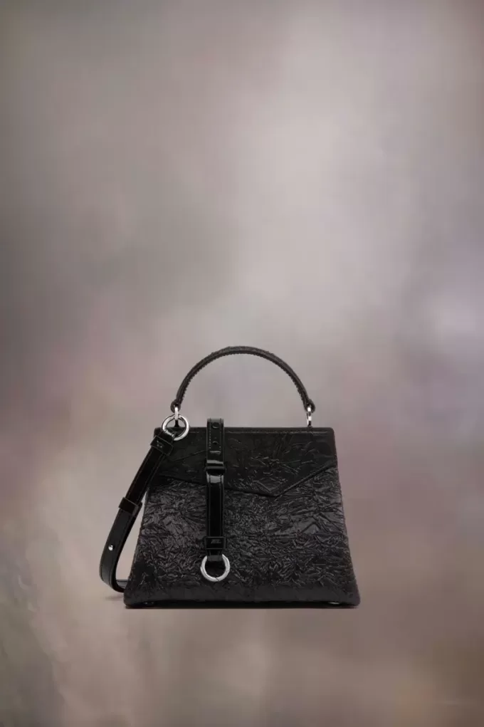 Bolso pequeño arrebatado