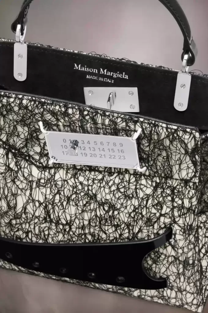 Bolso pequeño arrebatado