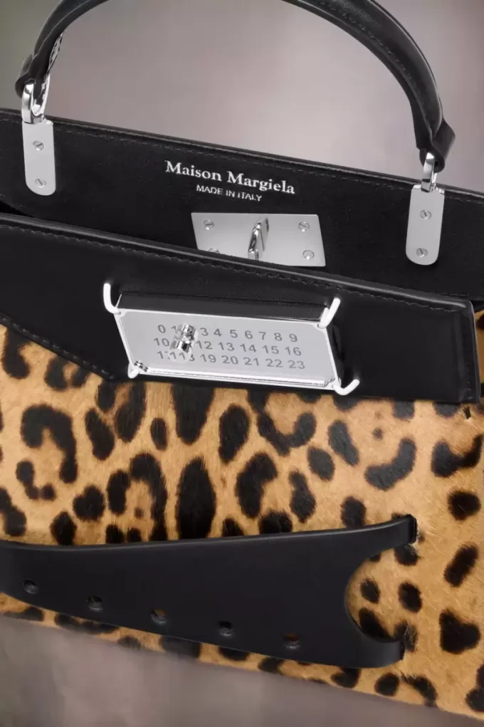 Bolso pequeño arrebatado