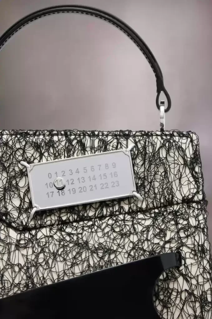 Bolso pequeño arrebatado