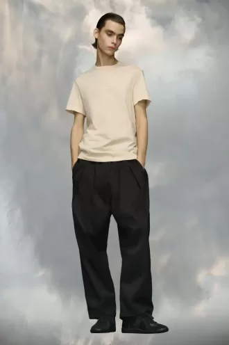 Camiseta con el logo distorsionado