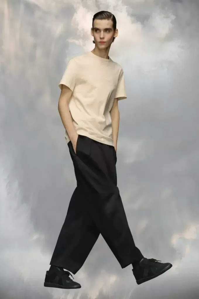 Camiseta con el logo distorsionado