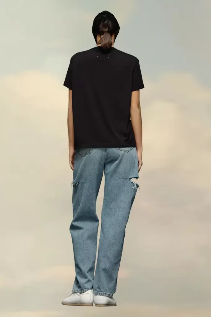 Camiseta con el logo distorsionado