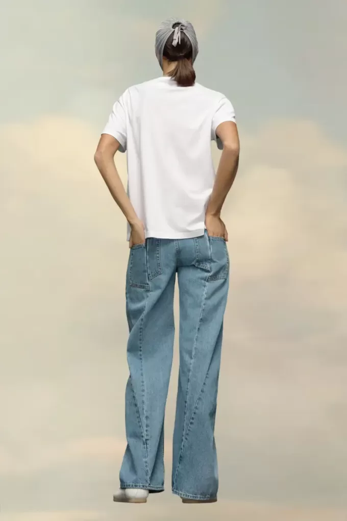 Camiseta con el logo distorsionado