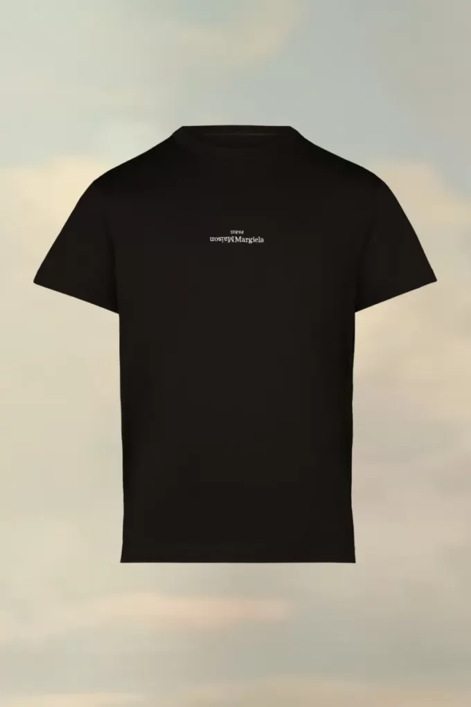 Camiseta con el logo distorsionado