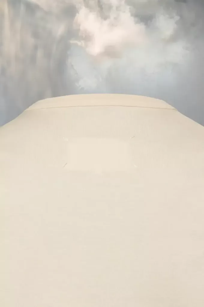 Camiseta con el logo distorsionado