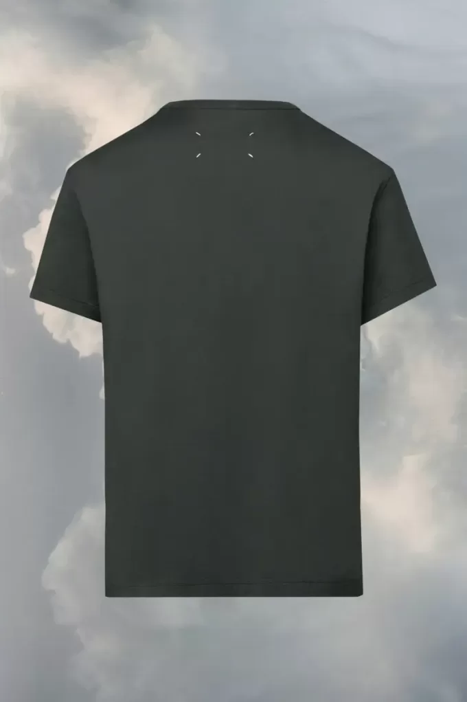 Camiseta con el logo distorsionado