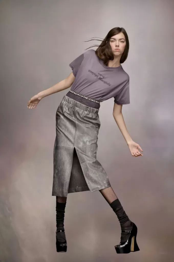 Camiseta con logo invertido