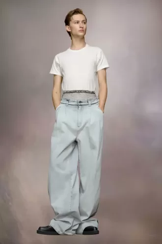 Camiseta con logo invertido