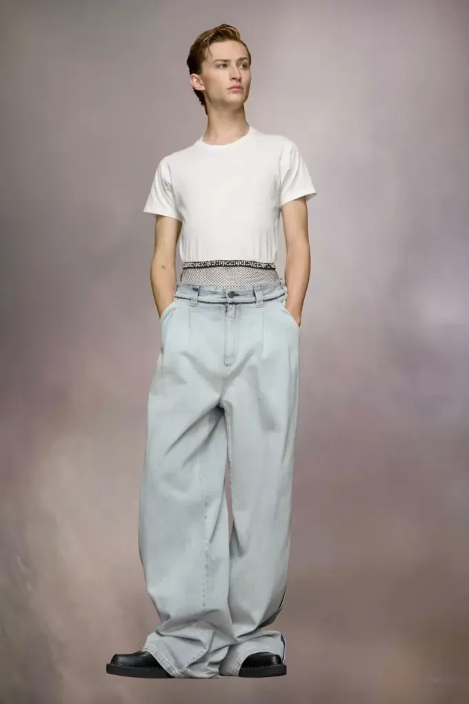 Camiseta con logo invertido Camiseta con logo invertido