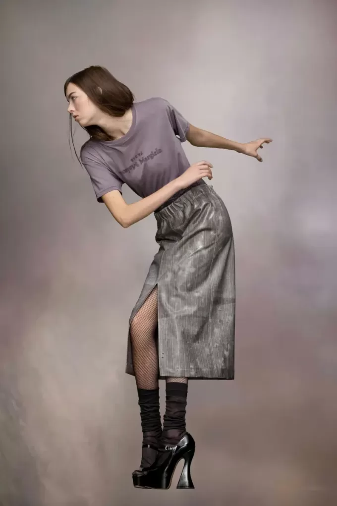 Camiseta con logo invertido