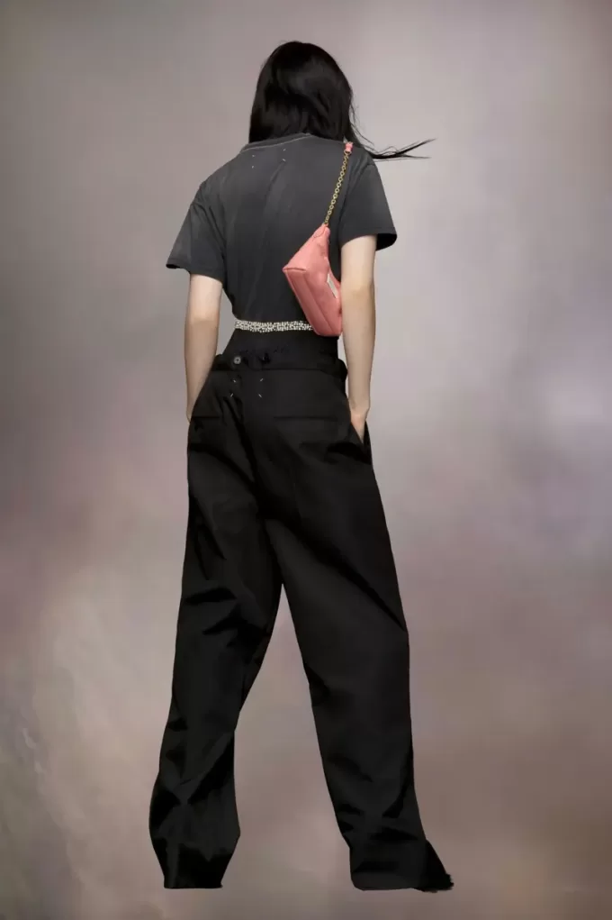 Camiseta con logo invertido