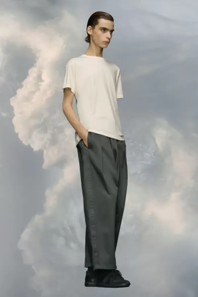 Camiseta con logo invertido