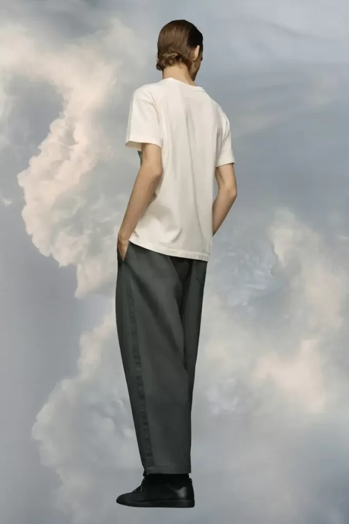 Camiseta con logo invertido