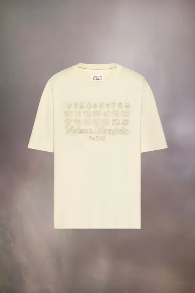 Camiseta con logotipo bordado Camiseta con logotipo bordado