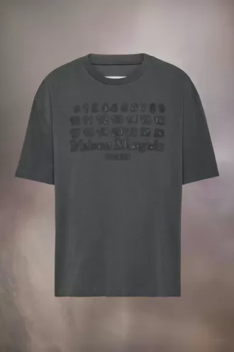 Camiseta con logotipo bordado Camiseta con logotipo bordado