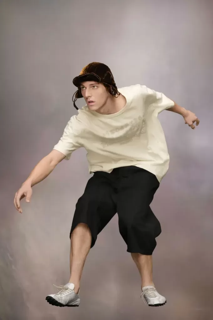 Camiseta con logotipo bordado Camiseta con logotipo bordado