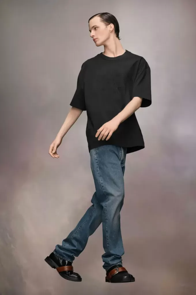 Camiseta con logotipo bordado Camiseta con logotipo bordado