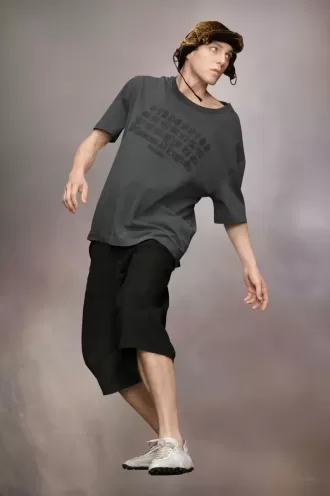 Camiseta con logotipo bordado Camiseta con logotipo bordado