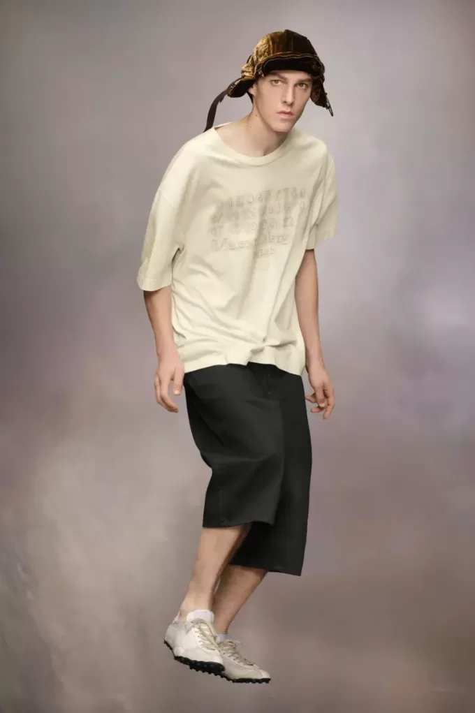 Camiseta con logotipo bordado Camiseta con logotipo bordado