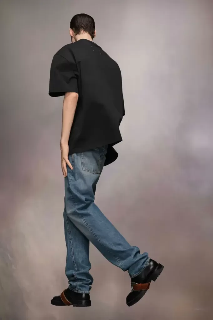 Camiseta con logotipo bordado Camiseta con logotipo bordado