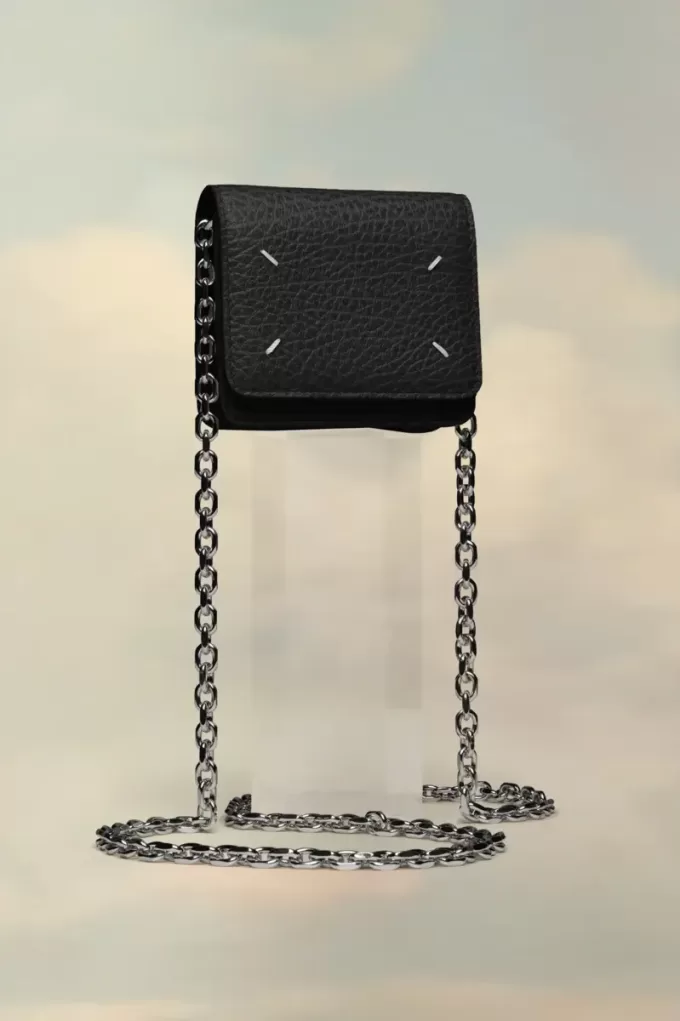 Cartera con cadena de cuatro puntadas