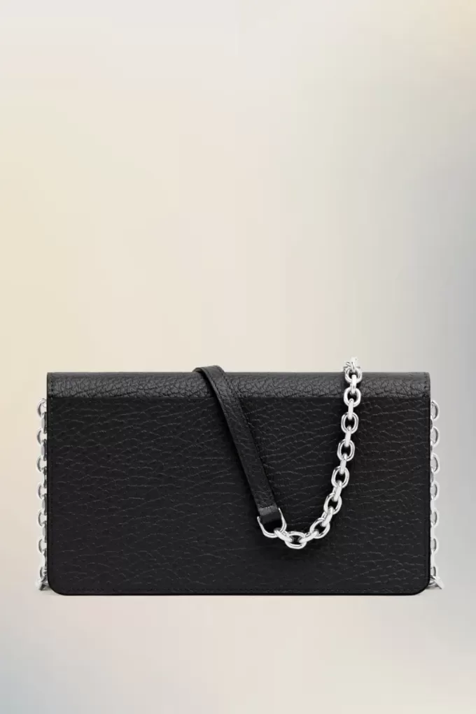 Cartera con cadena de cuatro puntadas