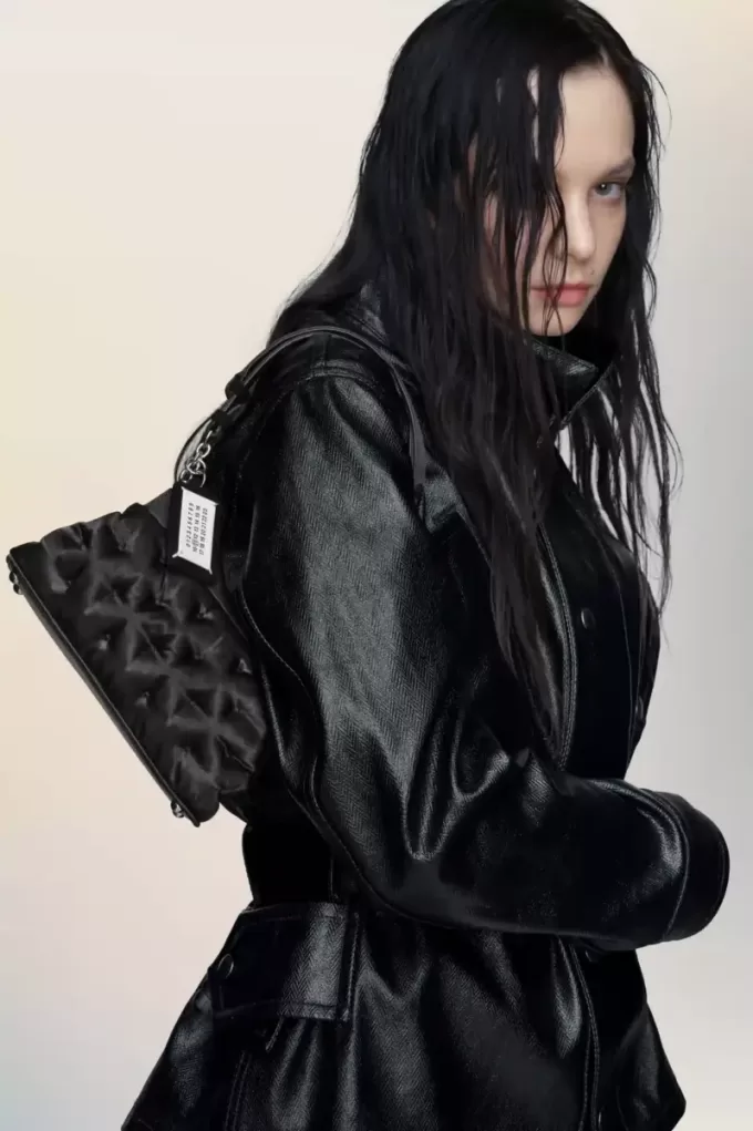 Clutch pequeño con bordado Glam Slam Clutch pequeño con bordado Glam Slam