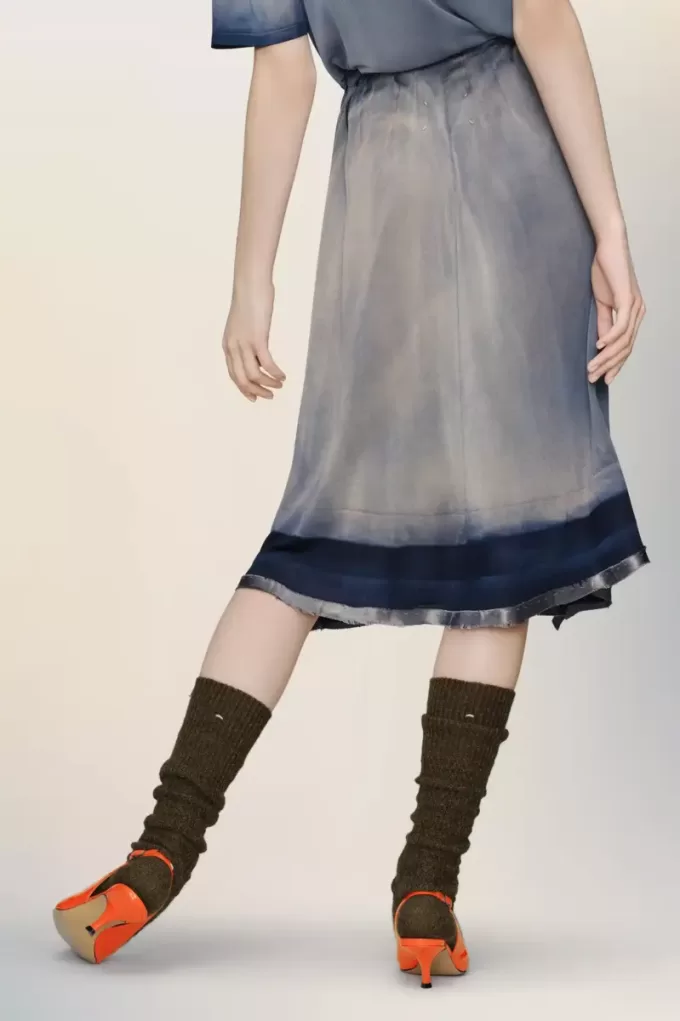 Falda midi descolorida por el sol