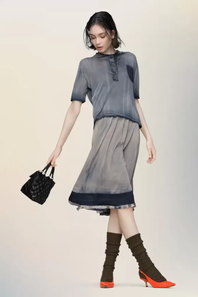 Falda midi descolorida por el sol