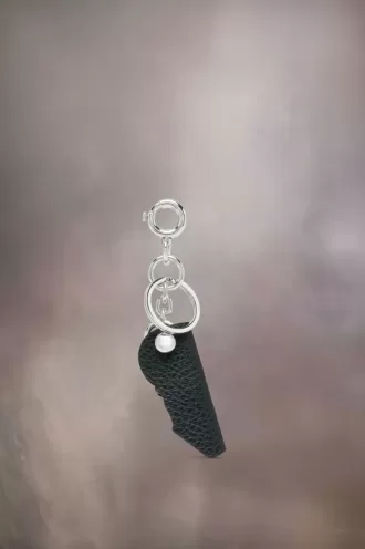 Llavero de cuero con logotipo