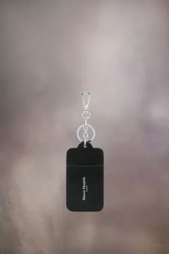 Llavero tarjetero con cuatro puntadas