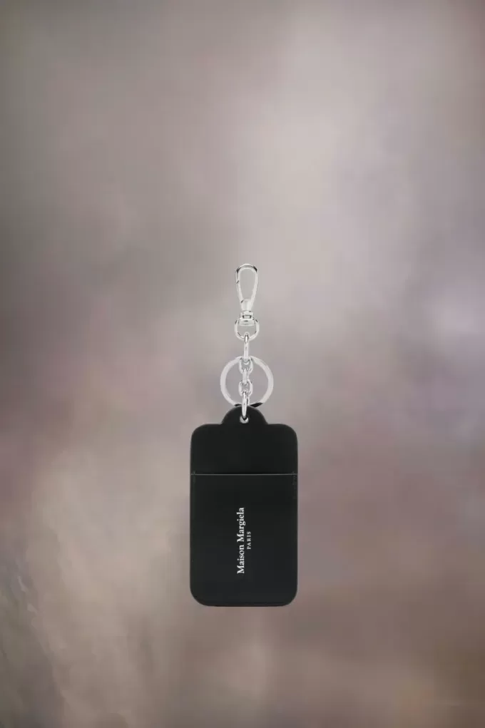 Llavero tarjetero con cuatro puntadas