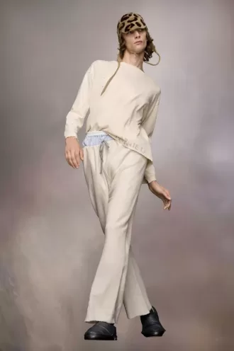 Logotipo escrito a mano en la parte superior Logotipo escrito a mano en la parte superior