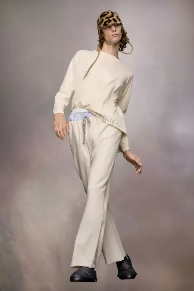 Logotipo escrito a mano en la parte superior