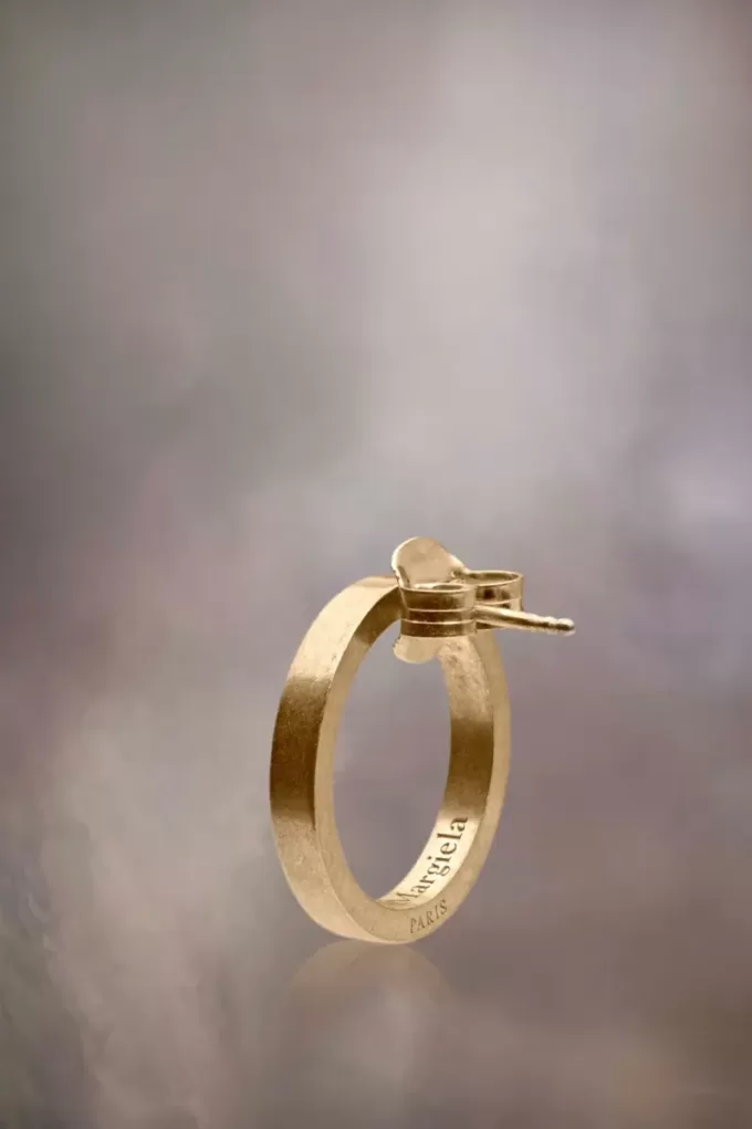 Pendiente con el logotipo de Maison Margiela