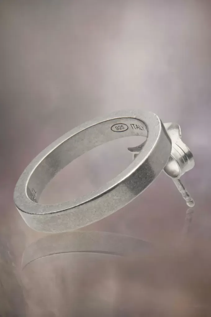 Pendiente con el logotipo de Maison Margiela