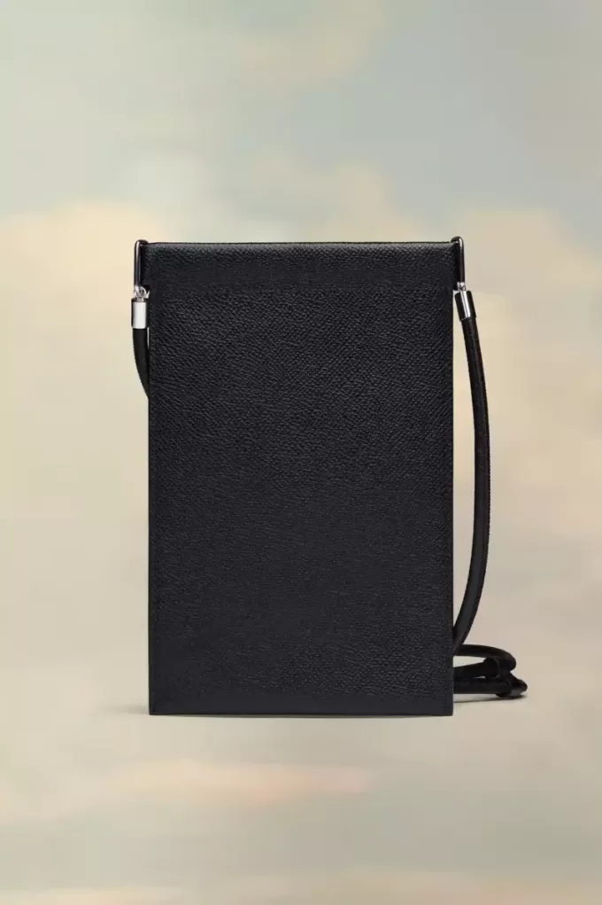 Soporte para teléfono con cuatro puntadas