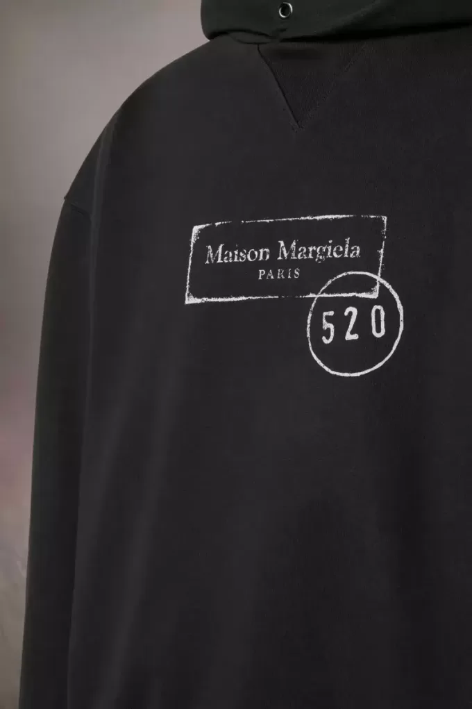 Sudadera con capucha y estampado de sellos 520