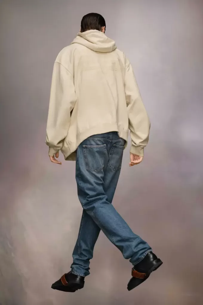 Sudadera con capucha y logotipo bordado