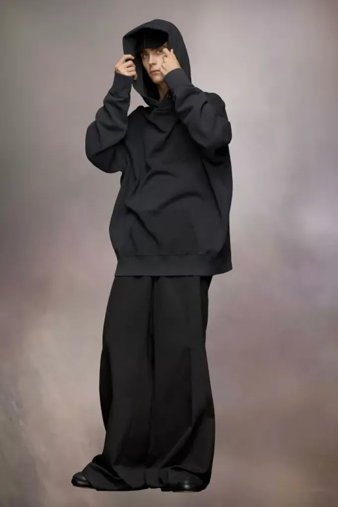 Sudadera con capucha y logotipo invertido Sudadera con capucha y logotipo invertido