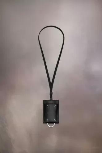 Tarjetero con encaje y logotipo