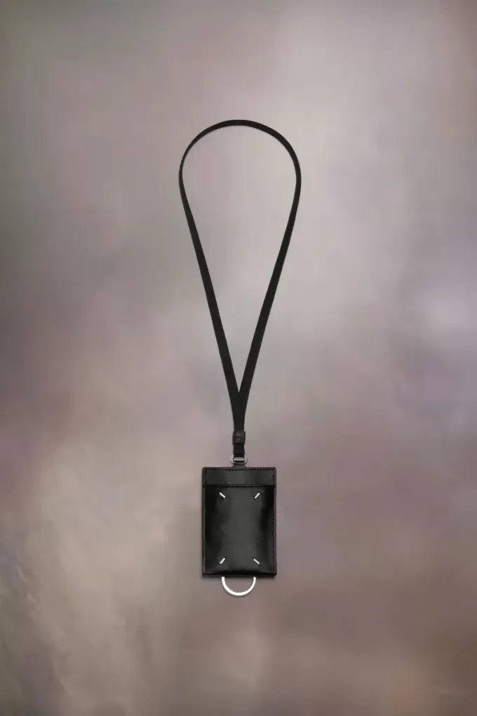 Tarjetero con encaje y logotipo