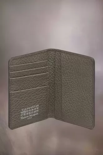 Tarjetero de cuatro puntadas